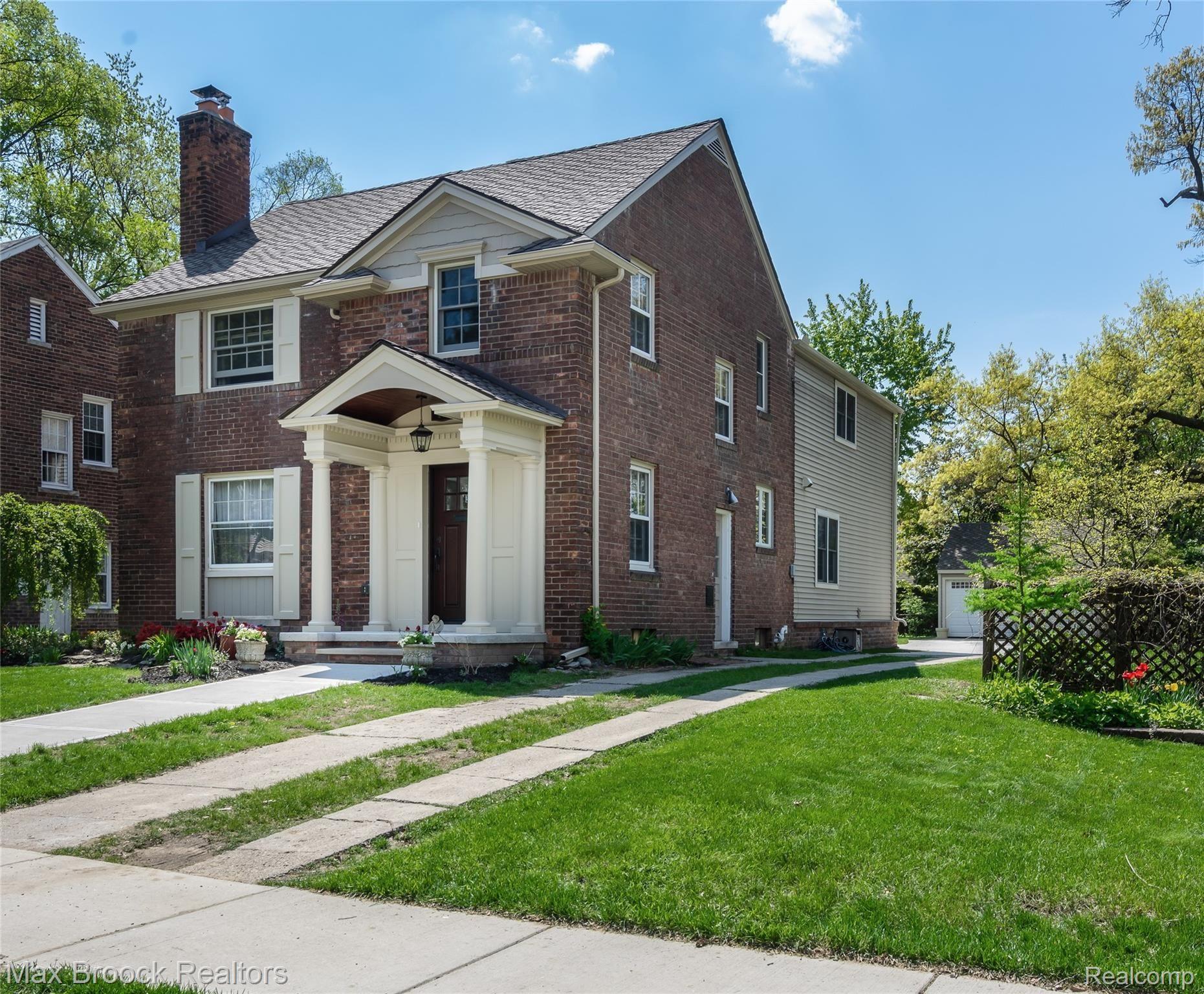 17 Hanover Road Pleasant Ridge, MI 48069 - Photo 3 of 32 Extended Colonial with Extra Wide Lot