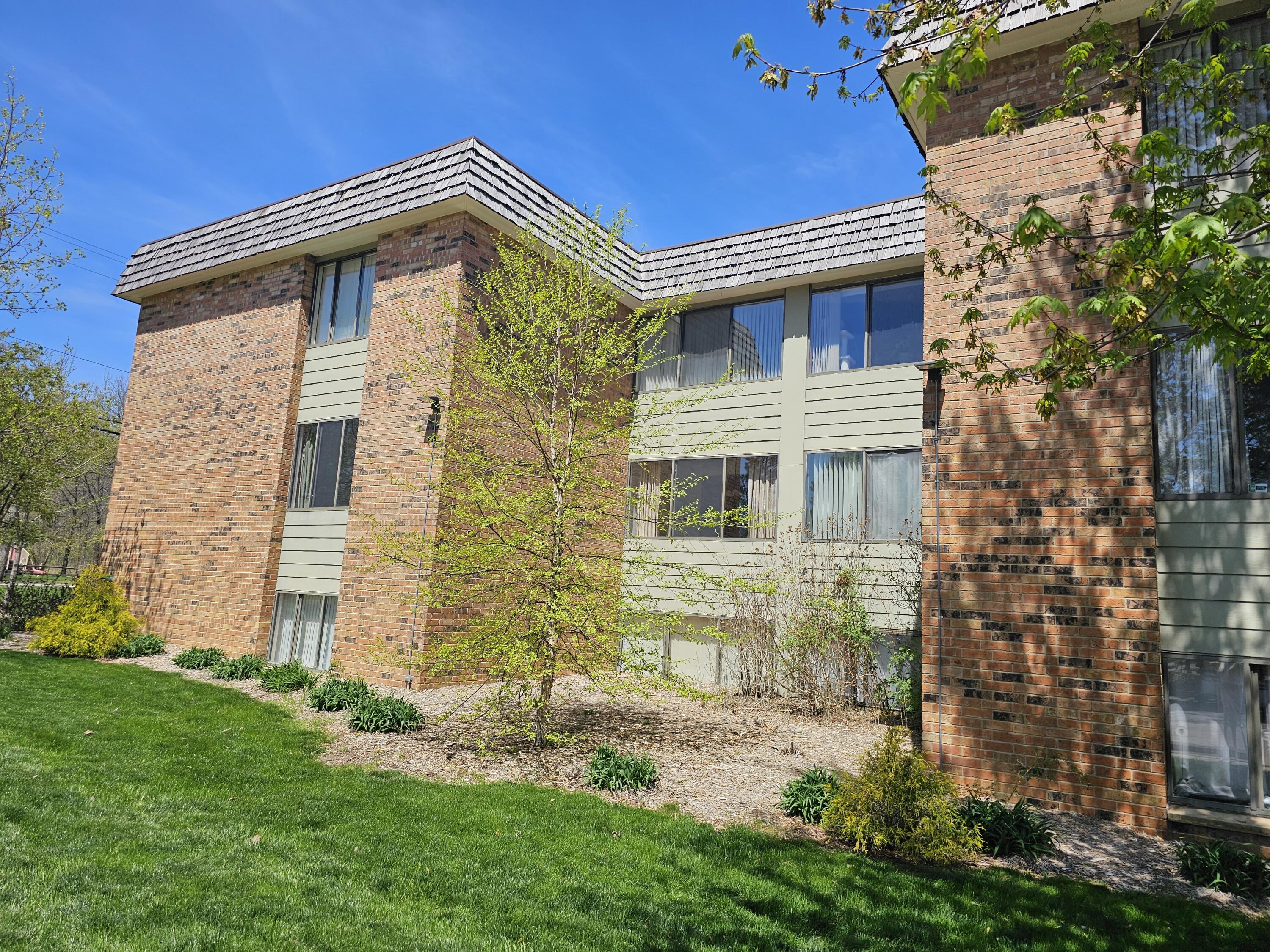 1215 South Maple Road, Unit 203 Ann Arbor, MI 48103 - Photo 22 of 23 20250430_125446