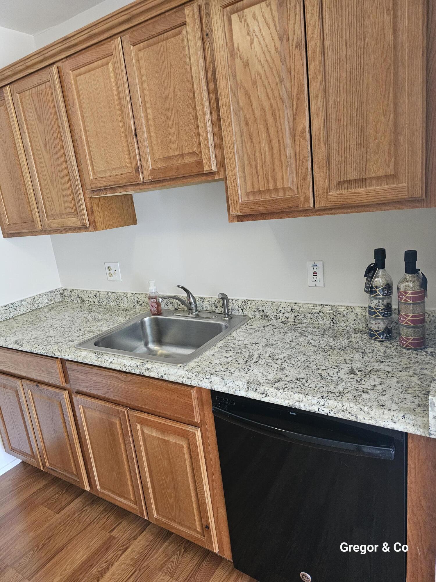 1215 South Maple Road, Unit 203 Ann Arbor, MI 48103 - Photo 3 of 23 20250430_121434