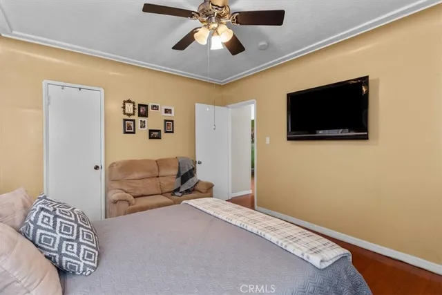 a view of a house with backyard and a tree