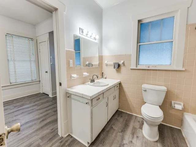 $419,000 | 423 South Main Street, Lockhart, TX 78644