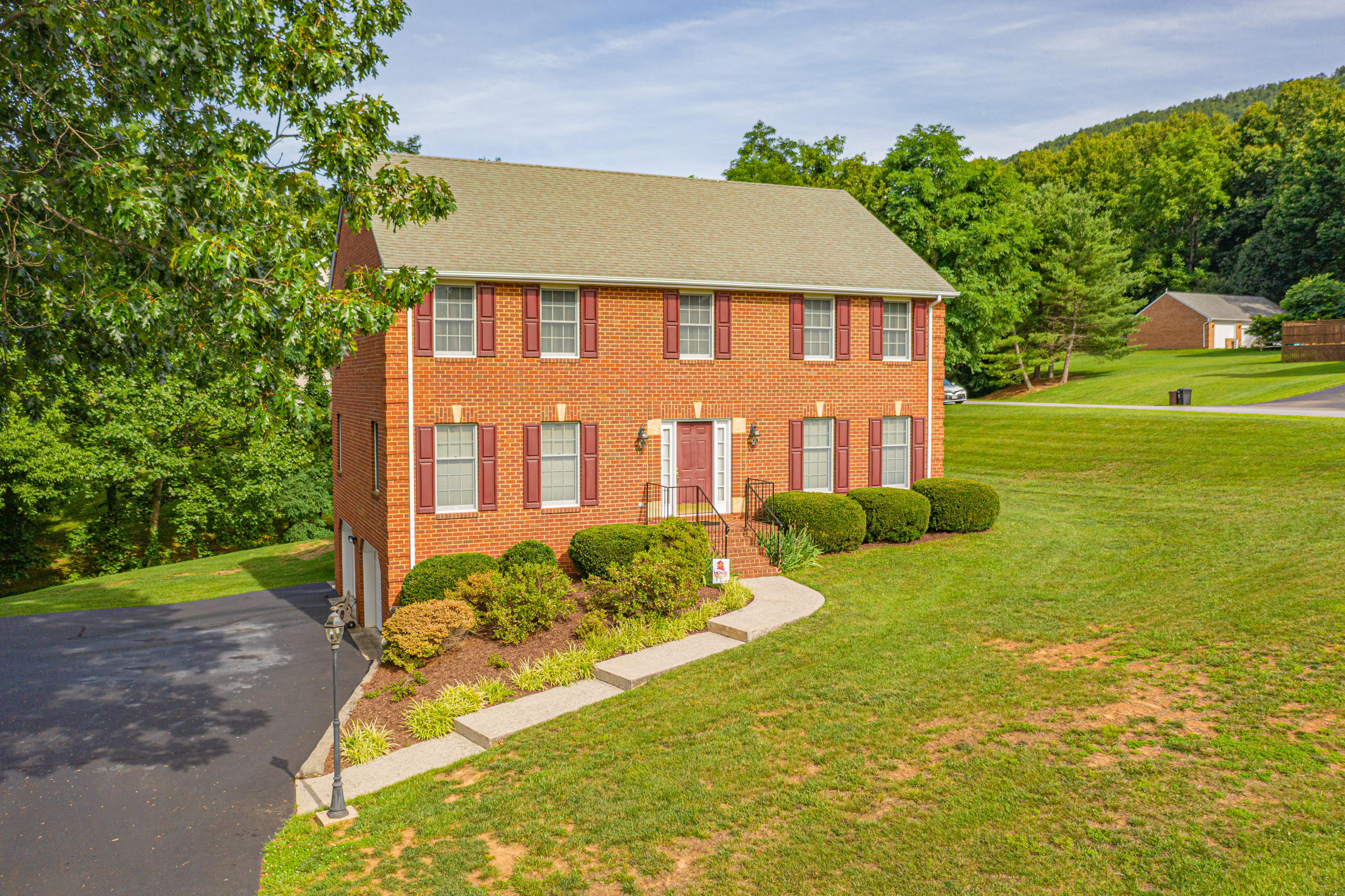 67 Jonathan Road Roanoke, VA 24019 - Photo 1 of 28 Front with Paved Driveway