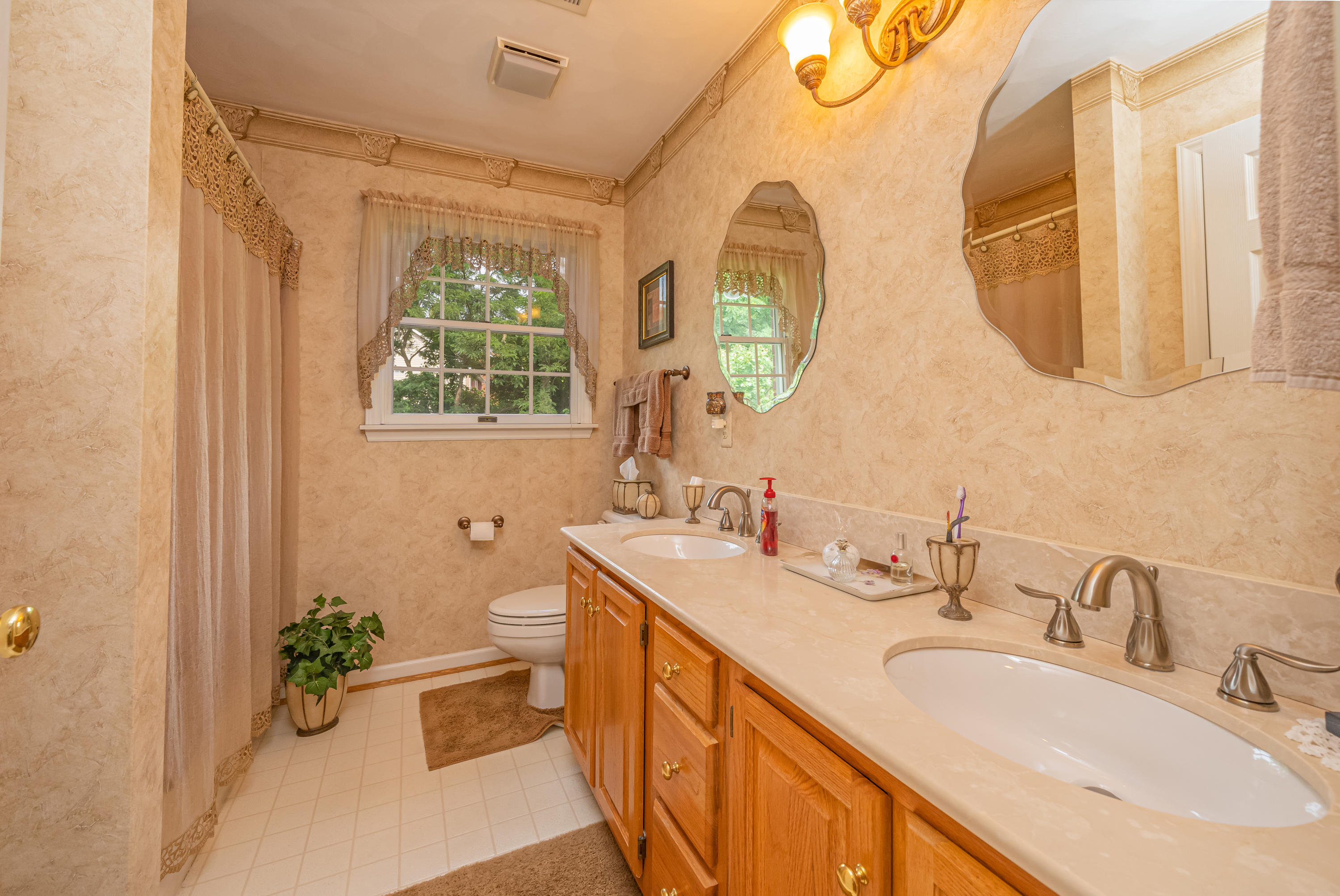67 Jonathan Road Roanoke, VA 24019 - Photo 23 of 28 Full Bath Double Vanity