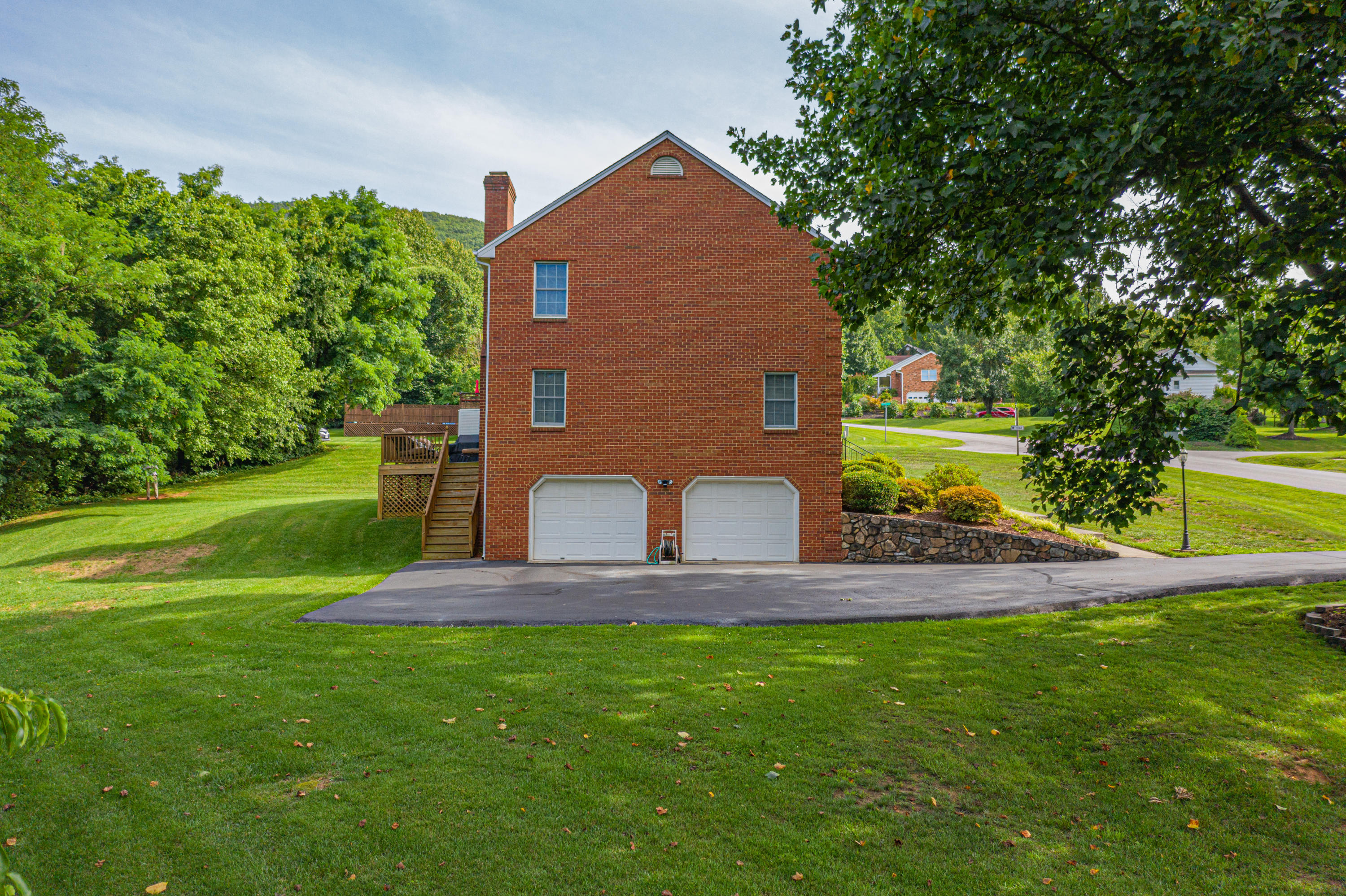 67 Jonathan Road Roanoke, VA 24019 - Photo 6 of 28 2-car Garage Under