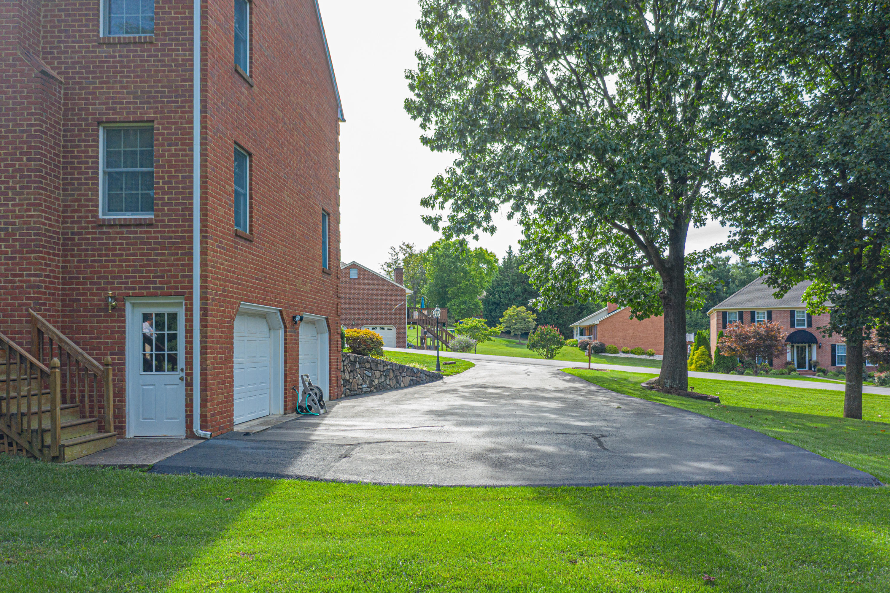 67 Jonathan Road Roanoke, VA 24019 - Photo 7 of 28 Driveway