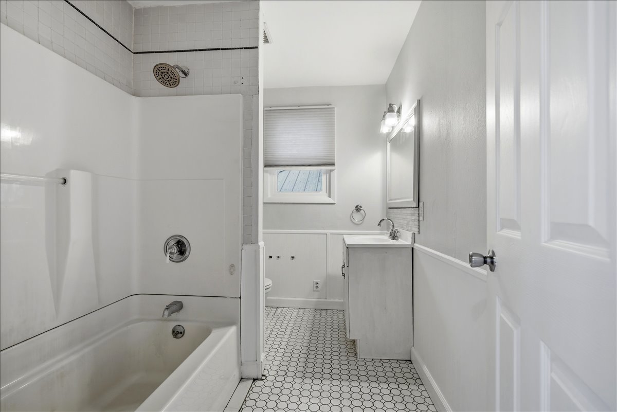 811 West College Avenue Normal, IL 61761 - Photo 10 of 26
