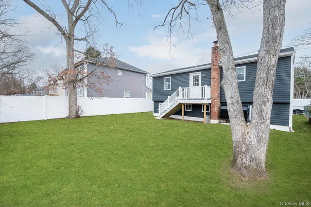 a front view of house with yard