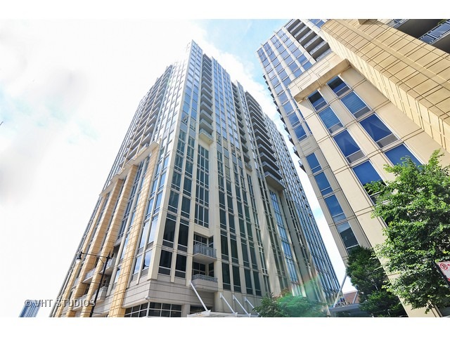 700 North Larrabee Street, Unit 1013 Chicago, IL 60654 - Photo 1 of 10