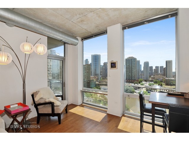 700 North Larrabee Street, Unit 1013 Chicago, IL 60654 - Photo 3 of 10
