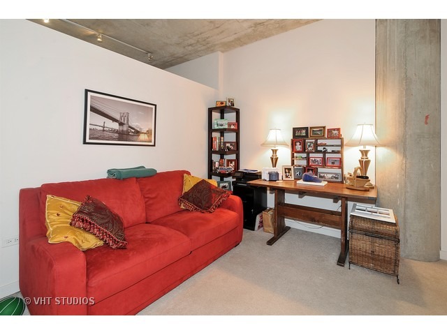 700 North Larrabee Street, Unit 1013 Chicago, IL 60654 - Photo 8 of 10