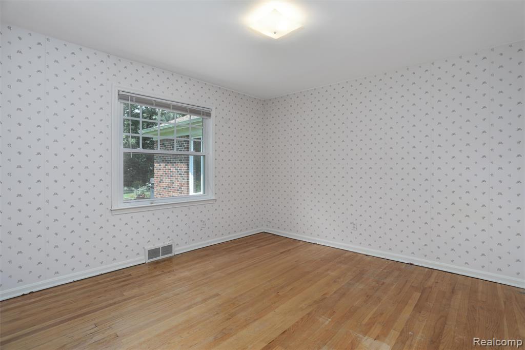 21235 River Road Grosse Pointe Woods, MI 48236 - Photo 24 of 33