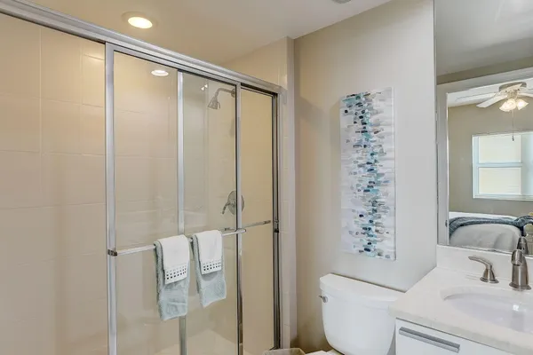 $4,500 | 2650 Lake Shore Drive, Unit 804, Riviera Beach, FL 33404