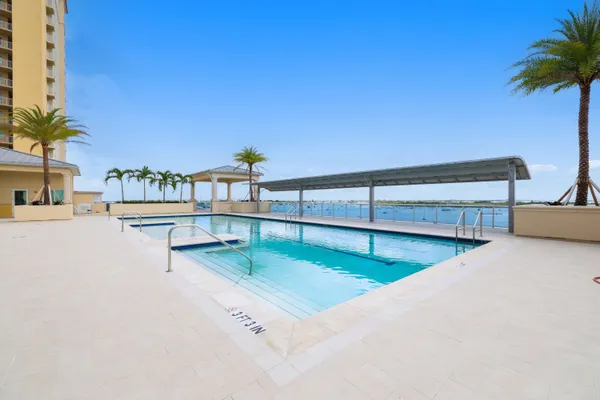 $4,500 | 2650 Lake Shore Drive, Unit 804, Riviera Beach, FL 33404