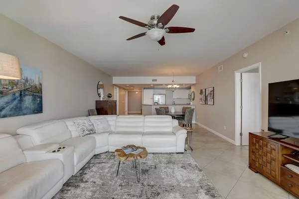 $4,500 | 2650 Lake Shore Drive, Unit 804, Riviera Beach, FL 33404