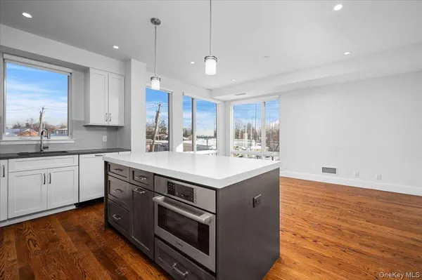 $4,500 | 422 East Boston Post Road, Unit 302, Mamaroneck, NY 10543