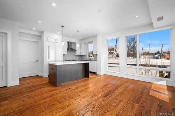 $4,500 | 422 East Boston Post Road, Unit 302, Mamaroneck, NY 10543