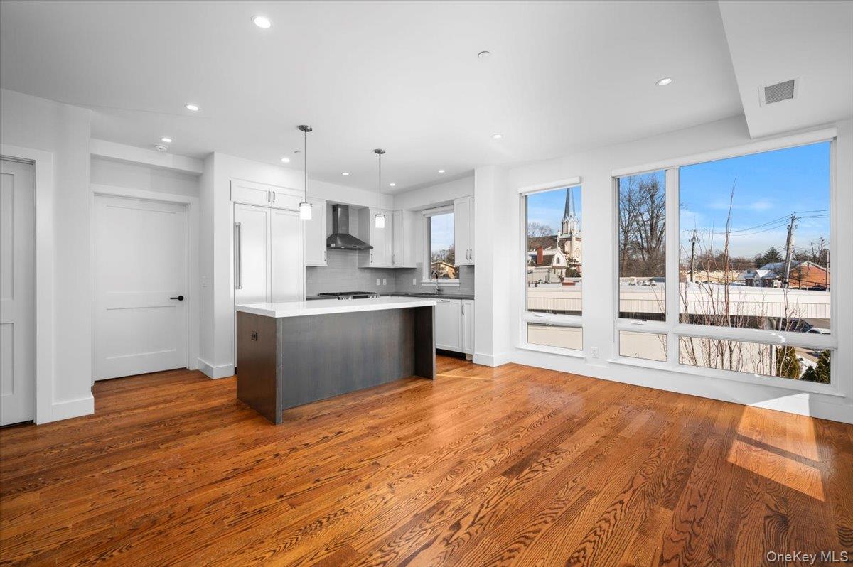 422 East Boston Post Road, Unit 302 Mamaroneck, NY 10543 - Photo 4 of 16