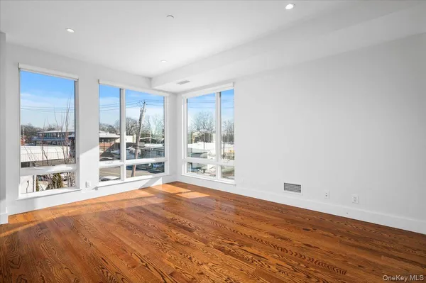 $4,500 | 422 East Boston Post Road, Unit 302, Mamaroneck, NY 10543