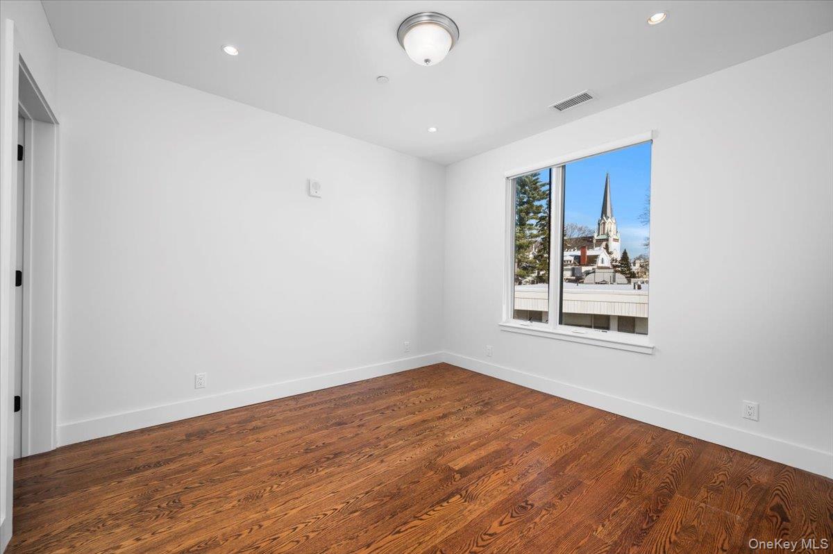 422 East Boston Post Road, Unit 302 Mamaroneck, NY 10543 - Photo 10 of 16