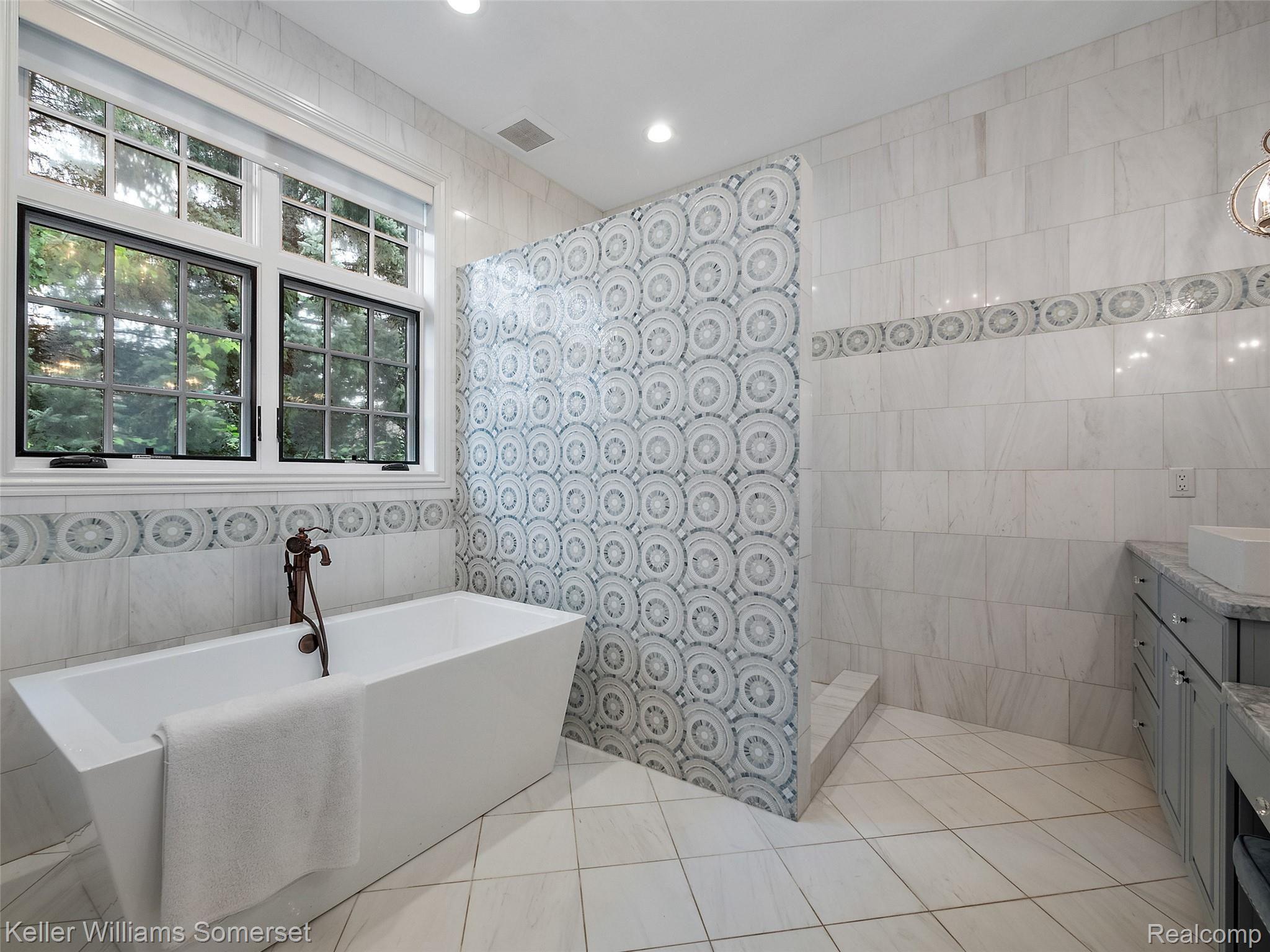 6097 Evanswood Road Troy, MI 48085 - Photo 47 of 86 41.jpg
