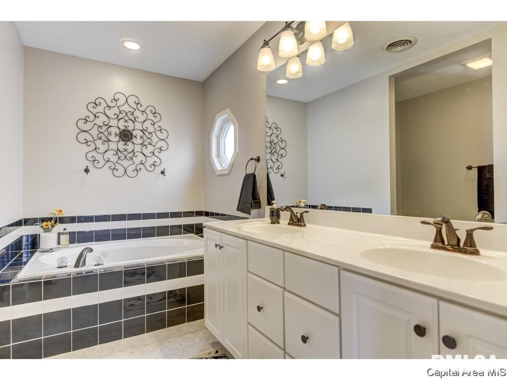 3109 Sequoia Drive Springfield, IL 62712 - Photo 22 of 35 Gallery Image 22