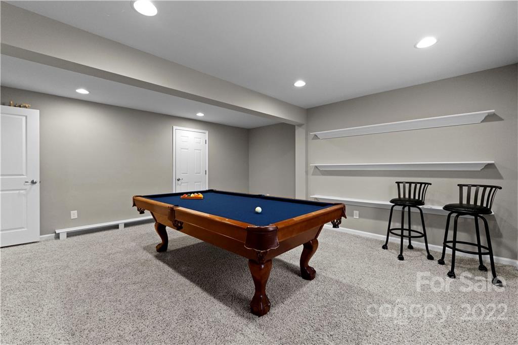 7720 East Berkeley Road Denver, NC 28037 - Photo 36 of 40 a room with furniture
