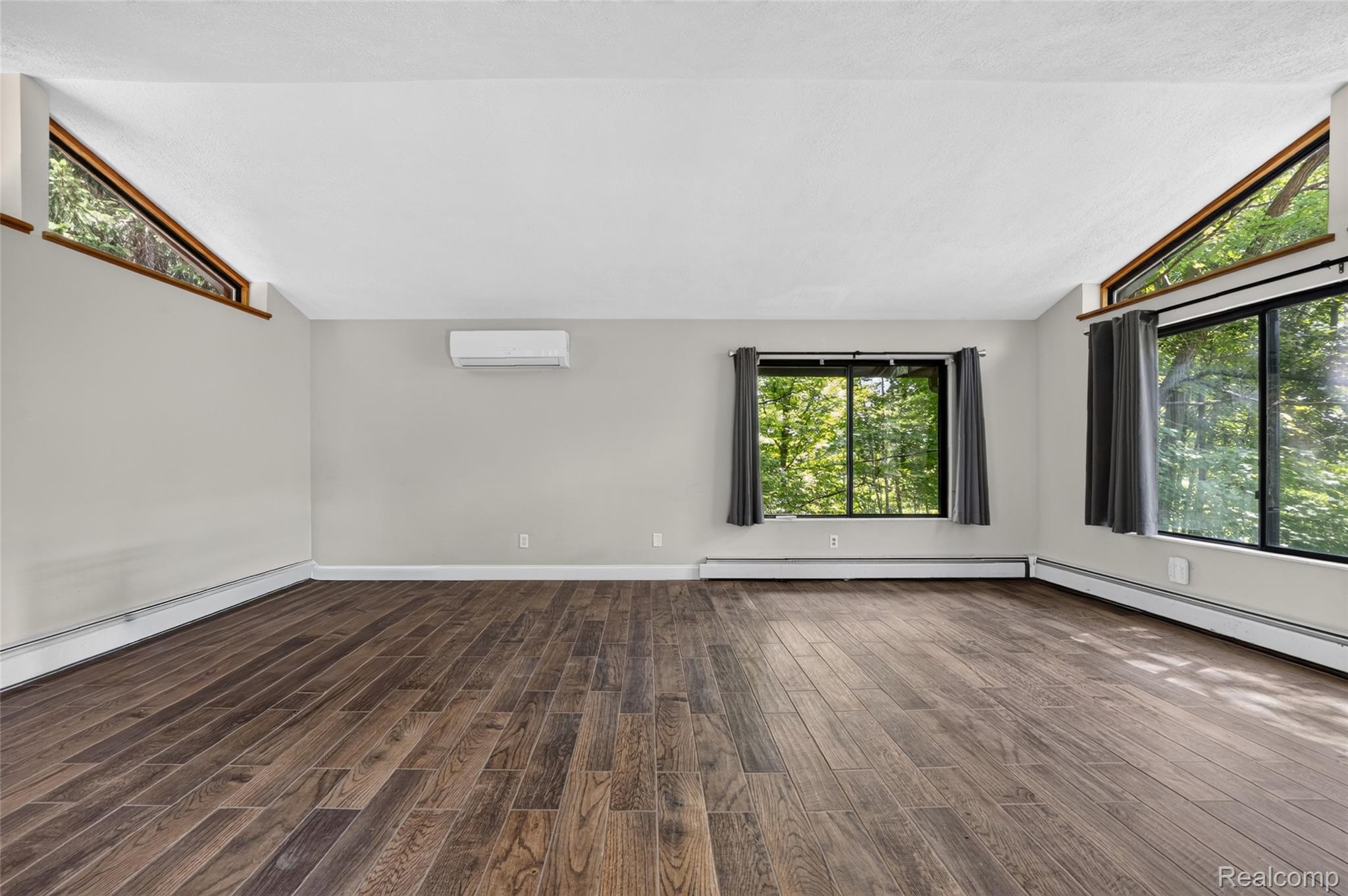 4565 Brookside Road Fenton, MI 48430 - Photo 7 of 50 4565 Brookside Rd Fenton HDR-6.jpg