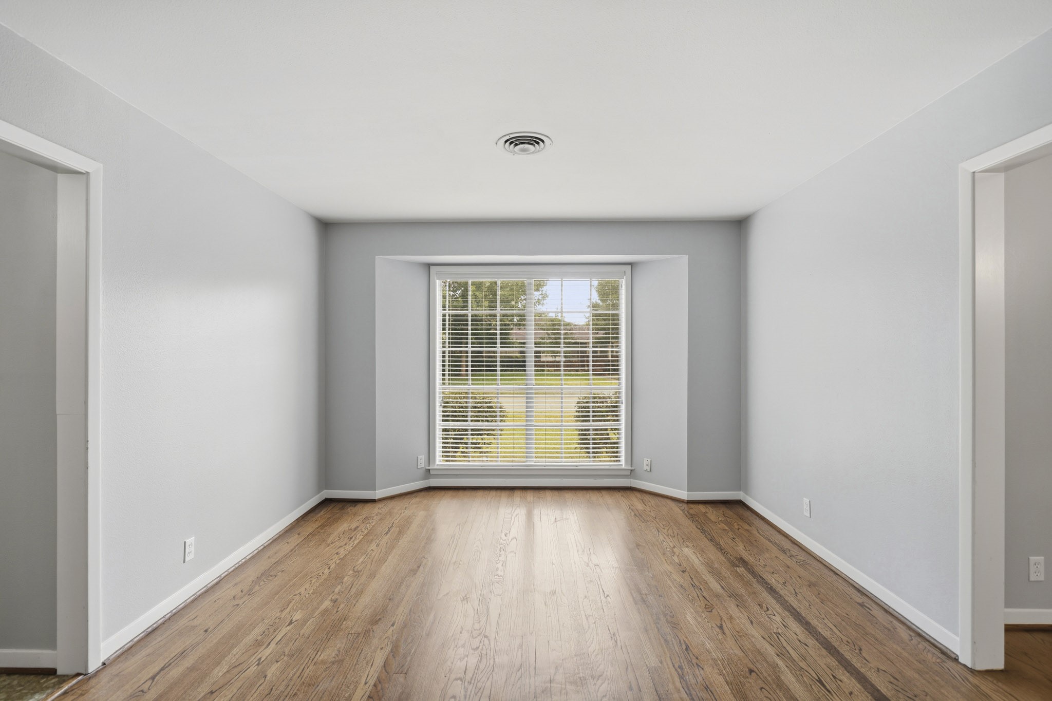4614 Hummingbird Street Houston, TX 77035 - Photo 8 of 39