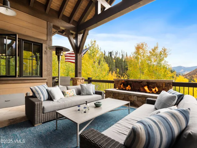 a view of a kitchen and dining area