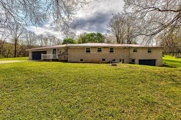 $514,900 | 140 Keck Lane, New Stanton, PA 15672