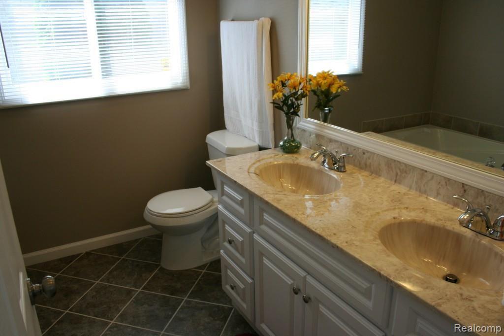 45204 Glengarry Road Canton, MI 48188 - Photo 25 of 40