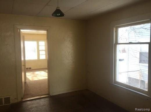 30 Lewis Street Pontiac, MI 48342 - Photo 4 of 8 4.jpg