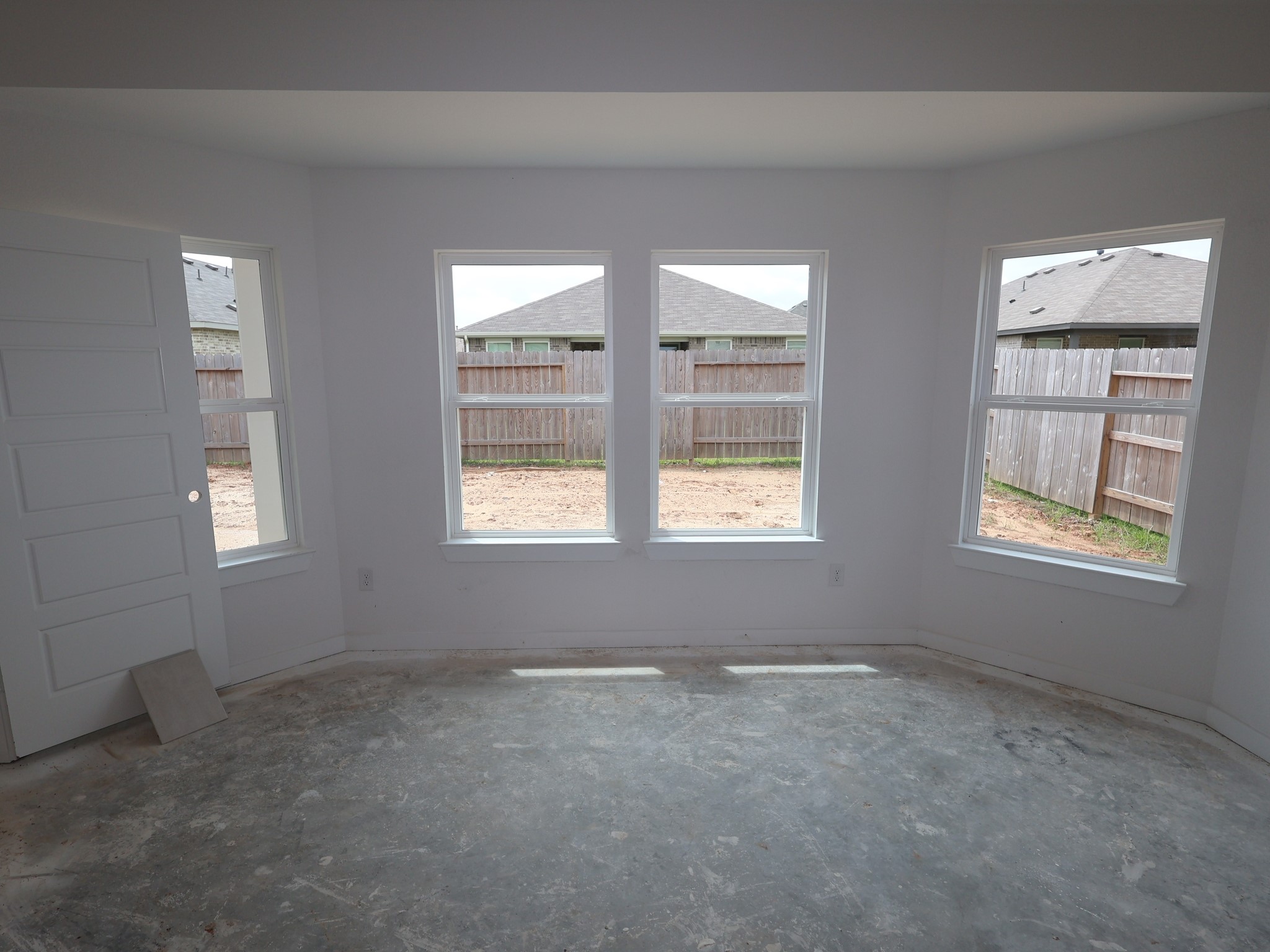3407 Angus Farm Drive Rosenberg, TX 77471 - Photo 5 of 20 an empty room with windows