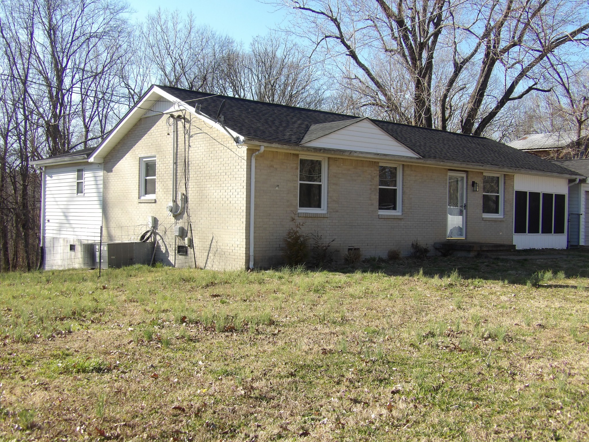 457 East Little Richland Road Waverly, TN 37185 - Photo 2 of 47 a house with trees in the background