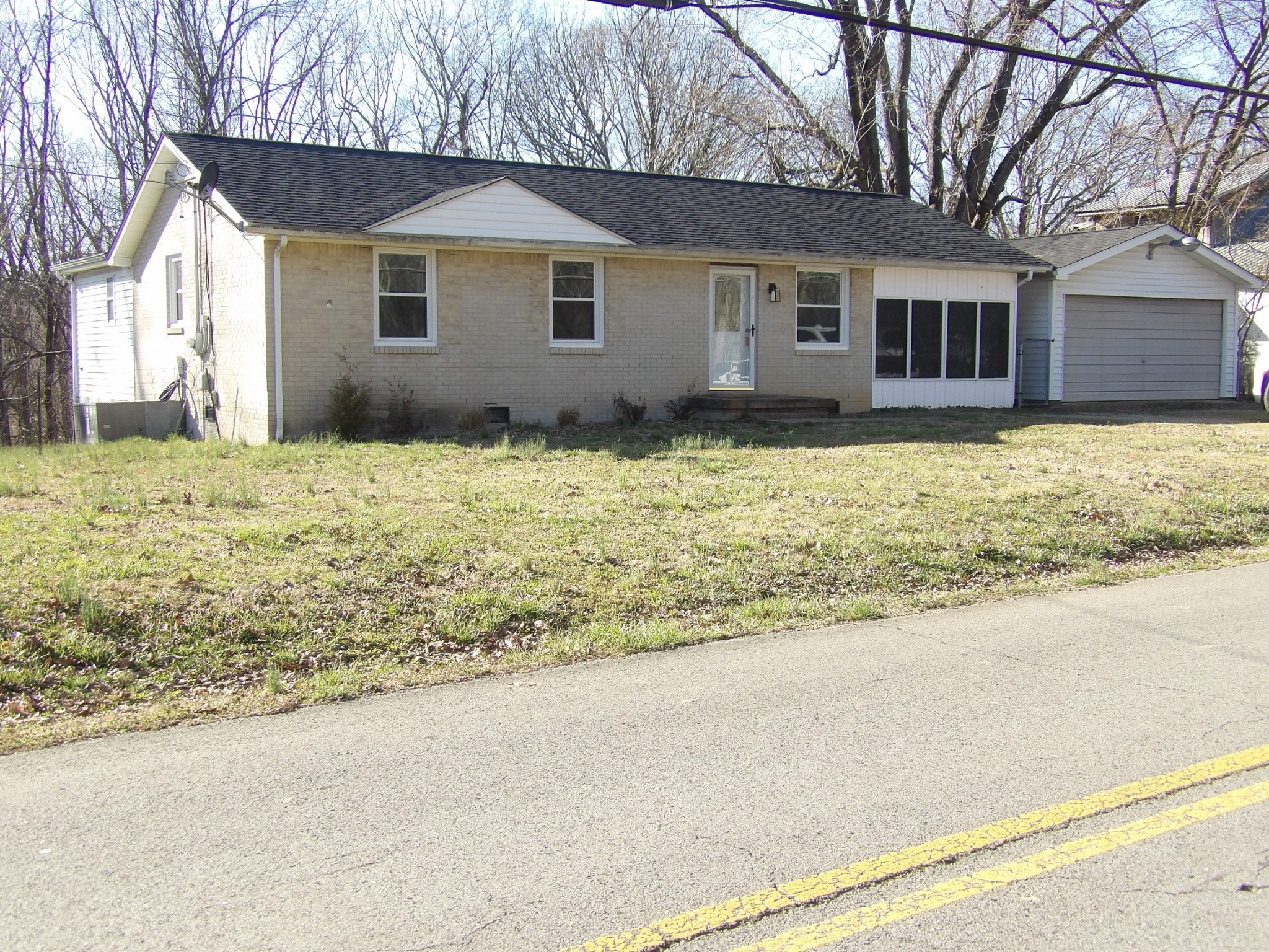 457 East Little Richland Road Waverly, TN 37185 - Photo 3 of 47 front view of a house with a yard