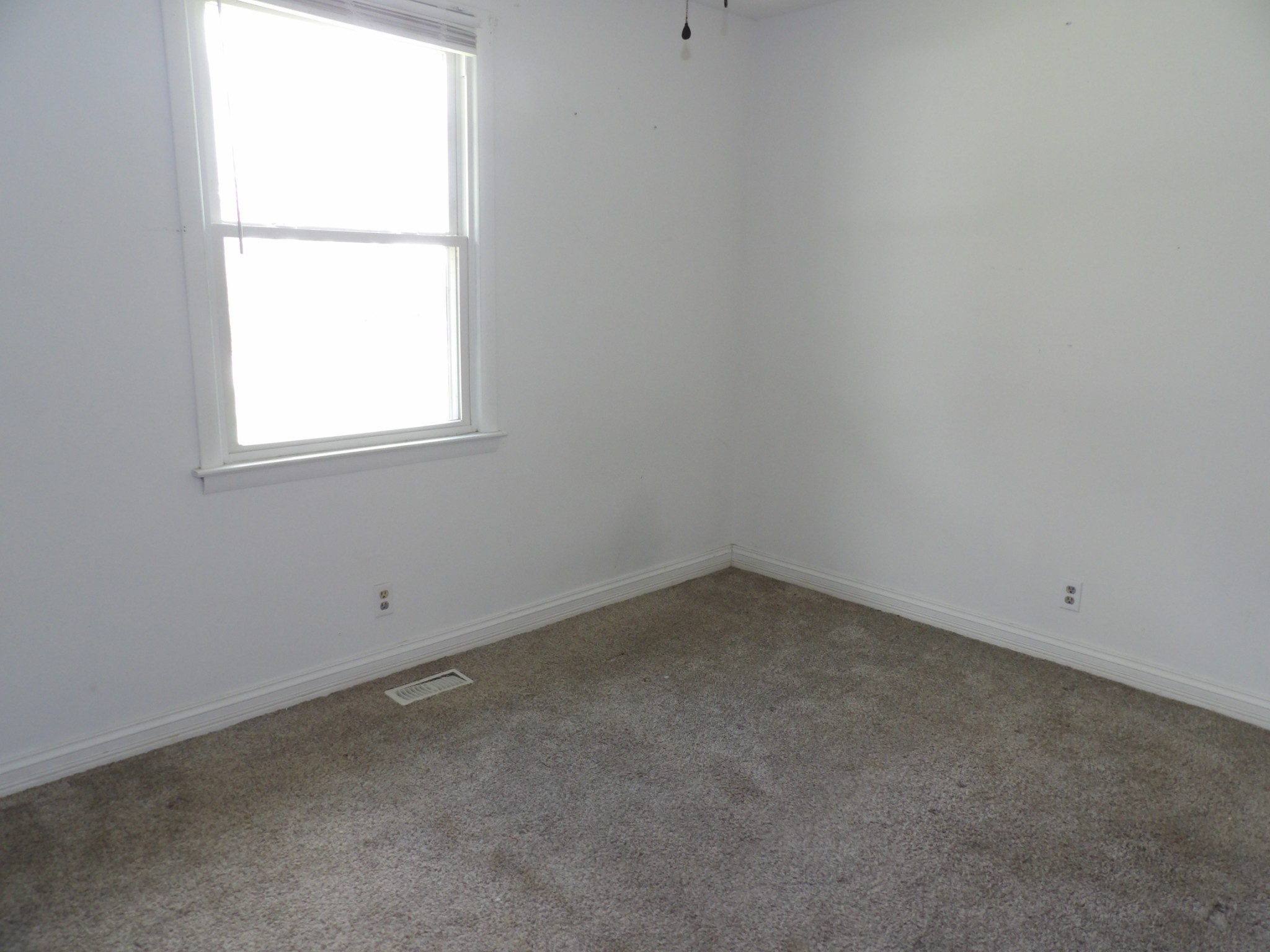 457 East Little Richland Road Waverly, TN 37185 - Photo 38 of 47 an empty room with a window