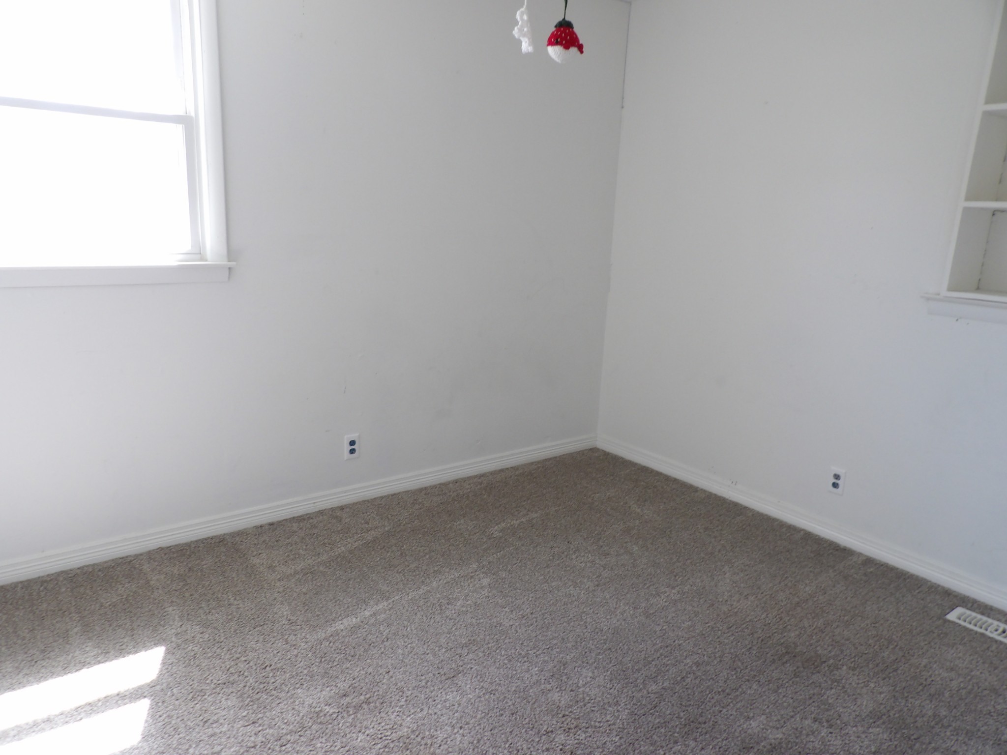 457 East Little Richland Road Waverly, TN 37185 - Photo 42 of 47 a room that has a window in it