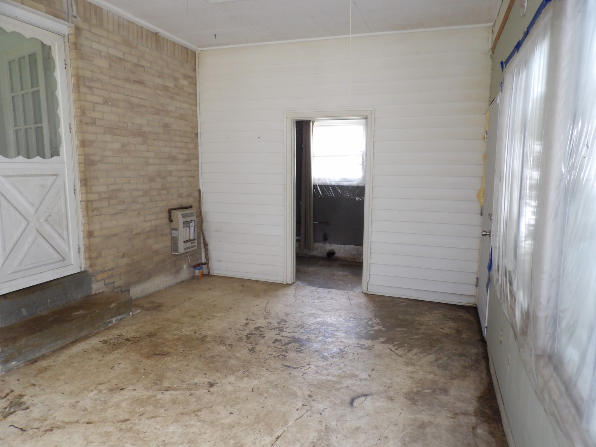 457 East Little Richland Road Waverly, TN 37185 - Photo 46 of 47 an empty room with windows
