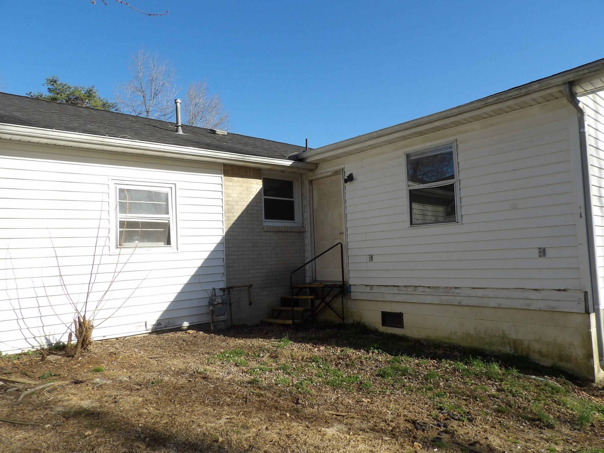 457 East Little Richland Road Waverly, TN 37185 - Photo 6 of 47 a view of a back yard of the house