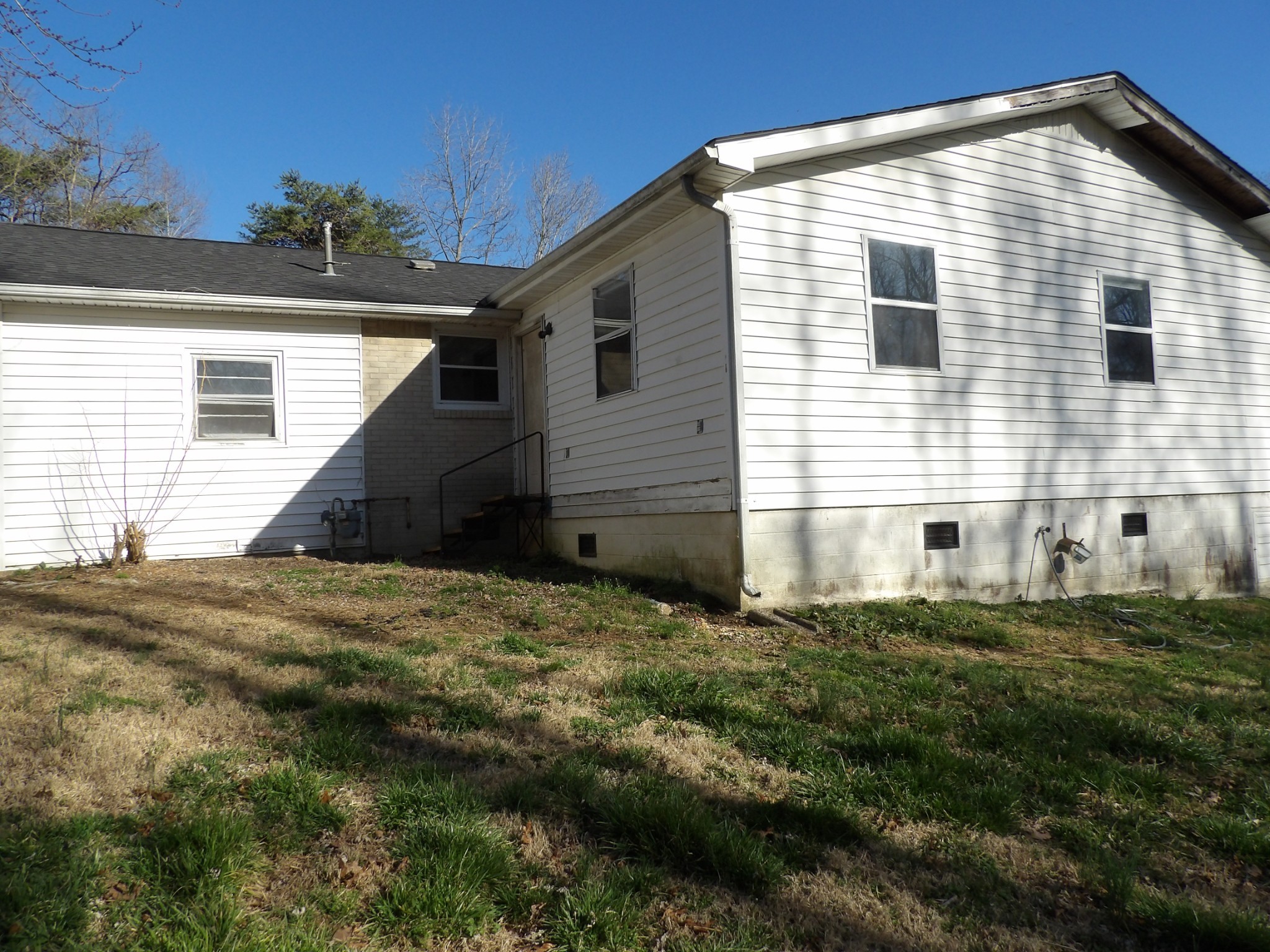 457 East Little Richland Road Waverly, TN 37185 - Photo 8 of 47 a view of a house with backyard