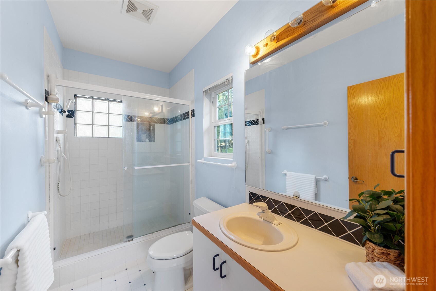 2337 West Beach Road Oak Harbor, WA 98277 - Photo 13 of 39