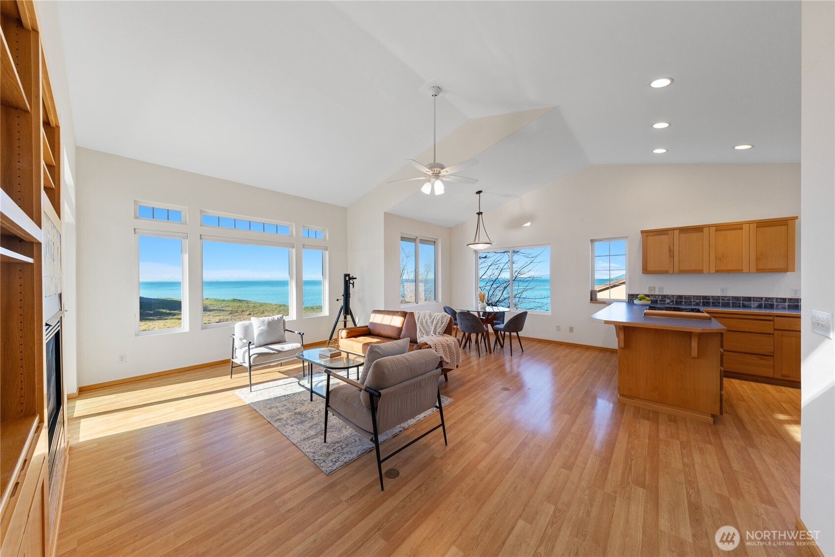 2337 West Beach Road Oak Harbor, WA 98277 - Photo 4 of 39