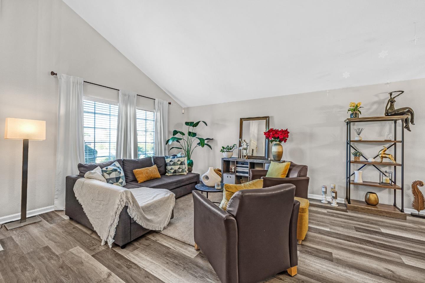61 Kenneth Court Bay Point, CA 94565 - Photo 5 of 34 Gallery Image 5