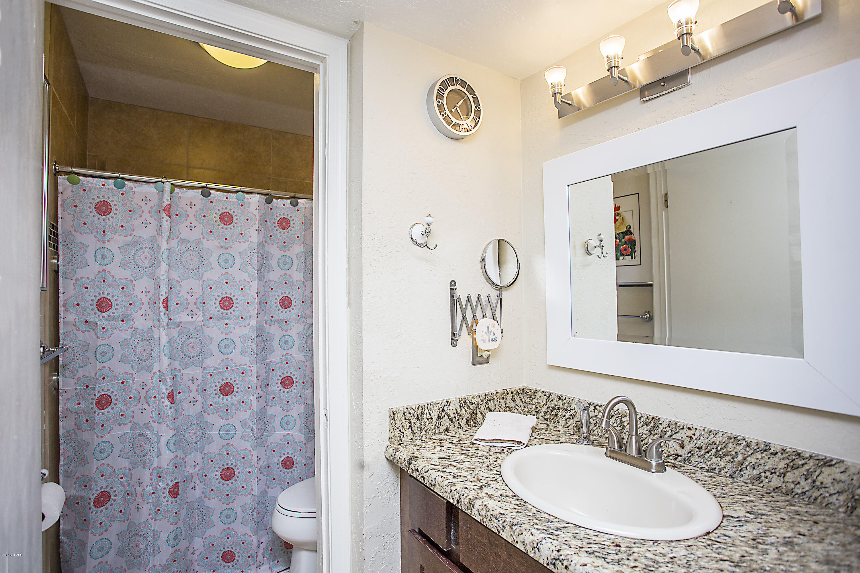 5525 East Thomas Road, Unit R10 Phoenix, AZ 85018 - Photo 11 of 19 Bathroom