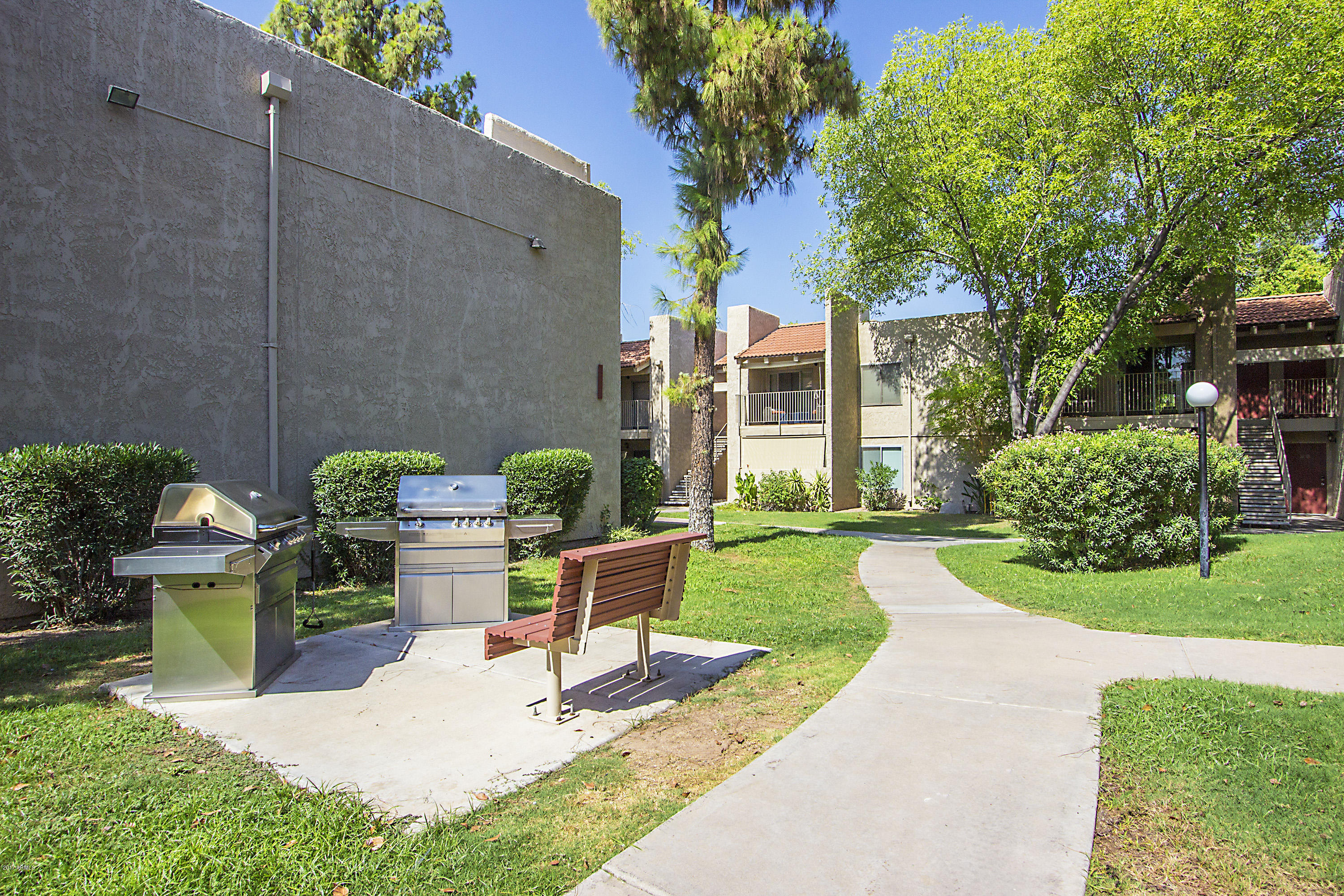 5525 East Thomas Road, Unit R10 Phoenix, AZ 85018 - Photo 18 of 19 BBQ