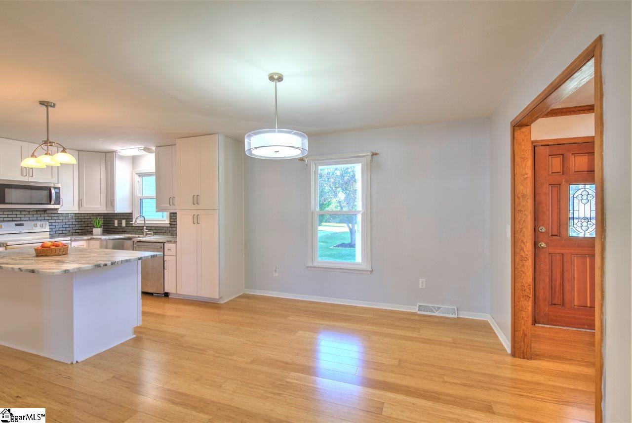 301 Brown Road Simpsonville, SC 29681 - Photo 12 of 36 Informal or formal - the choice is yours!