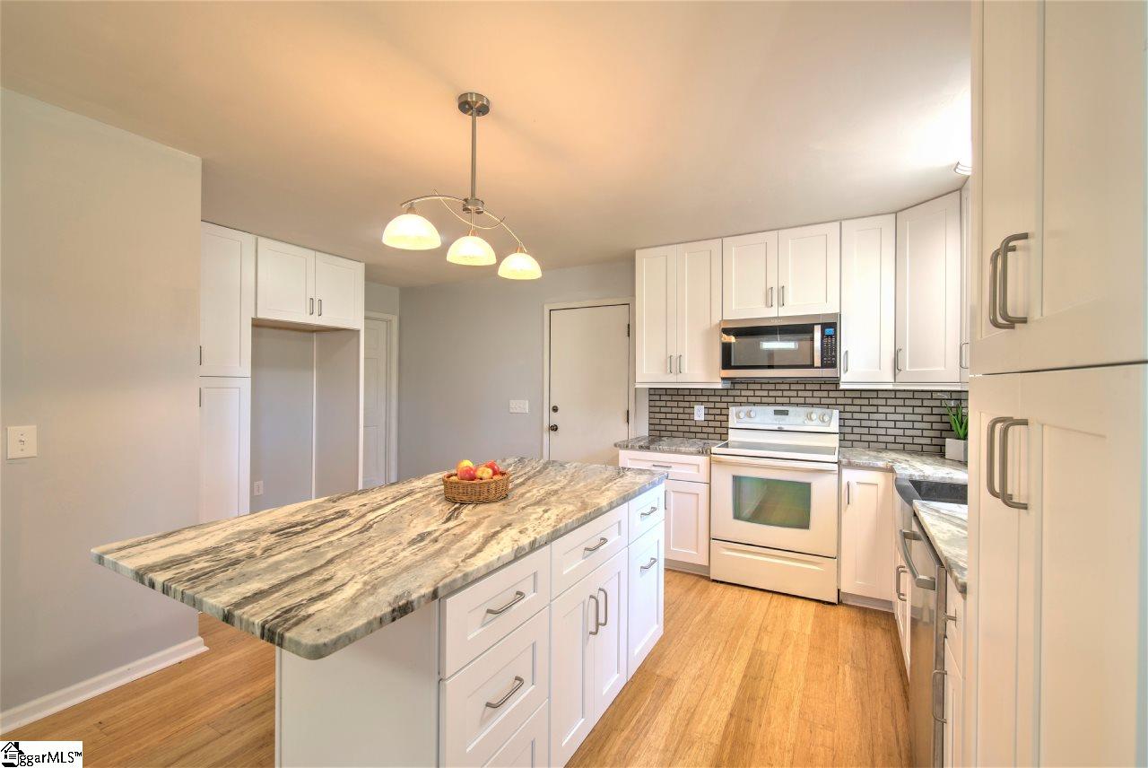 GRANITE COUNTERTOPS