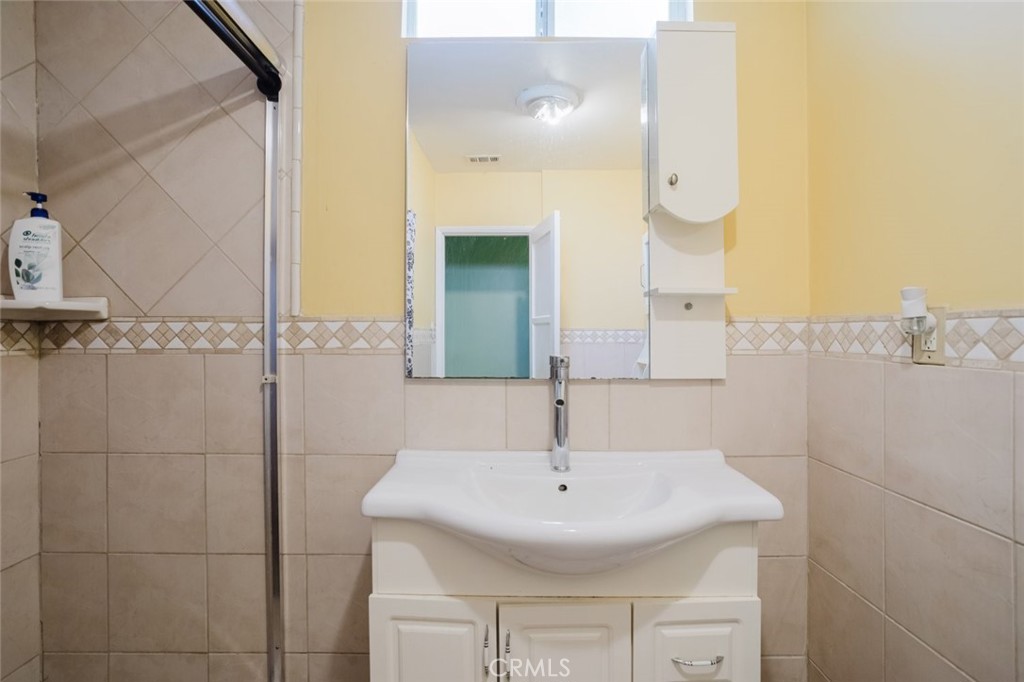 11338 Dronfield Avenue Pacoima, CA 91331 - Photo 37 of 46