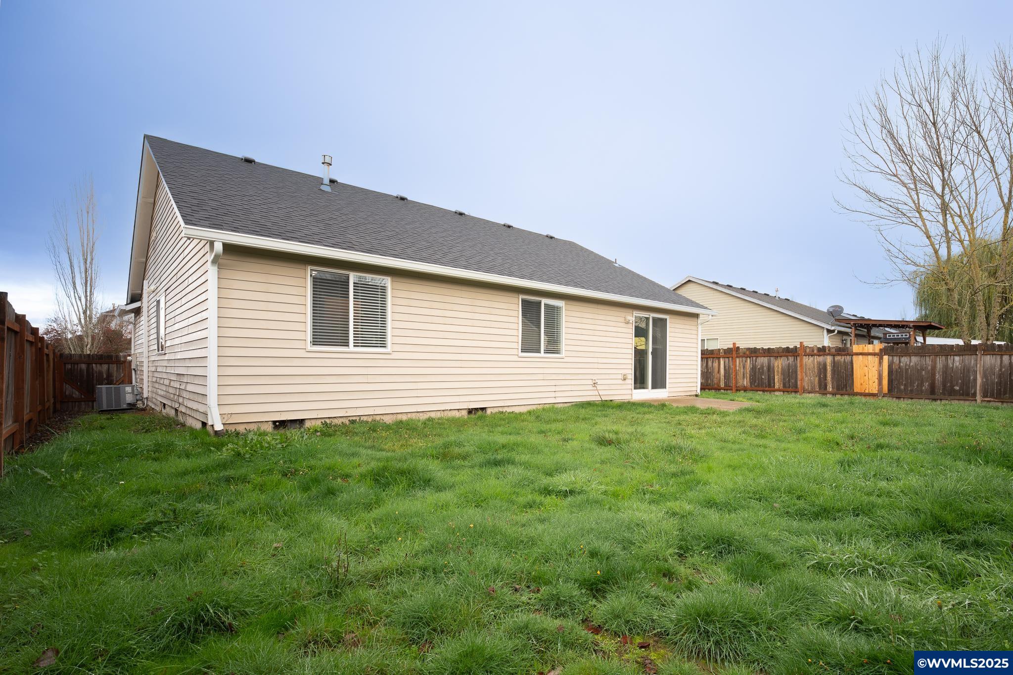 1467 South 7th Street Independence, OR 97351 - Photo 13 of 31 a house view with a backyard space