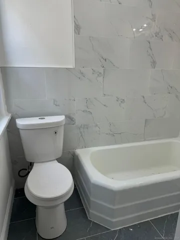 $1,960 | 2336 Barnum Avenue, Stratford, CT 06615